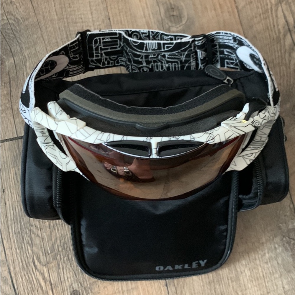 Oakley snow goggles